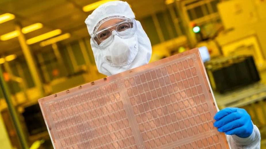 Intel chwali się przełomowym wykorzystaniem szkła do produkcji chipów. To może być rewolucja