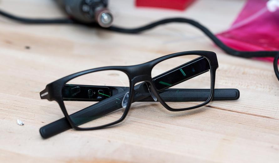 Intel oficjalnie zaprezentował swoje smart okulary Vaunt