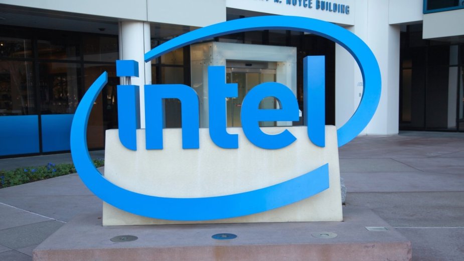 Intel traci bardzo korzystny rabat. Komentarze szefa pogrążają firmę