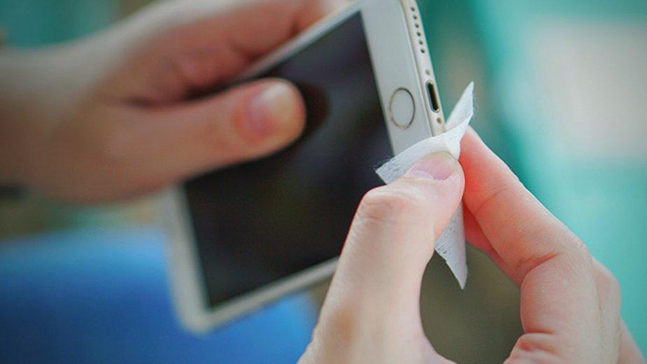 Nie czyść tym iPhone'a. Apple ostrzega użytkowników
