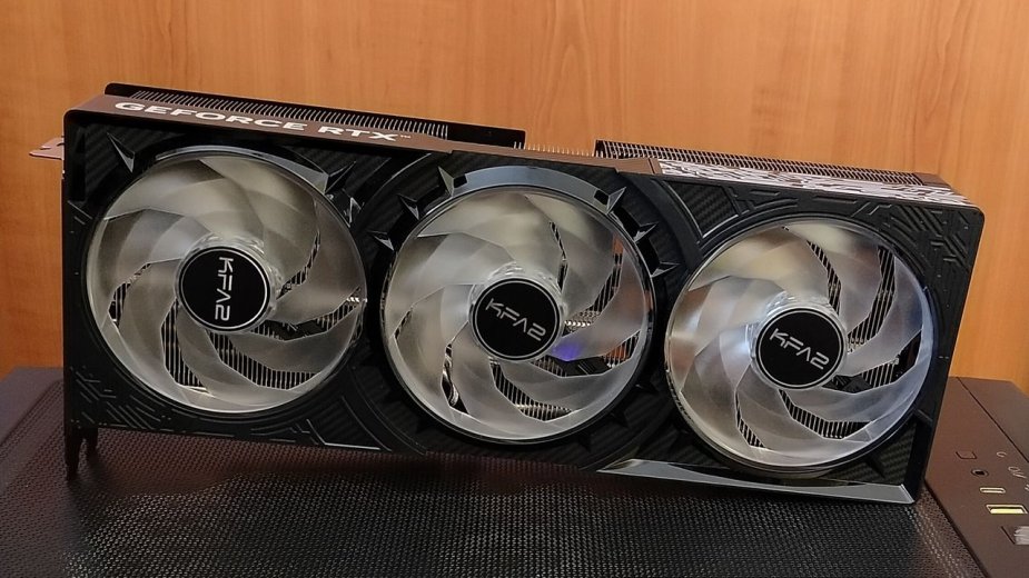 Test KFA2 GeForce RTX 5070 Ti 1-Click OC. Rozświetlona karta z dobrym chłodzeniem