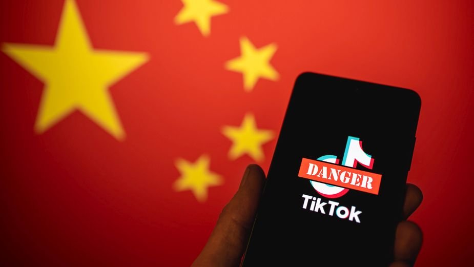 Komisja Europejska zakazuje korzystania z TikToka. Urzędnicy mają pilnie odinstalować aplikację