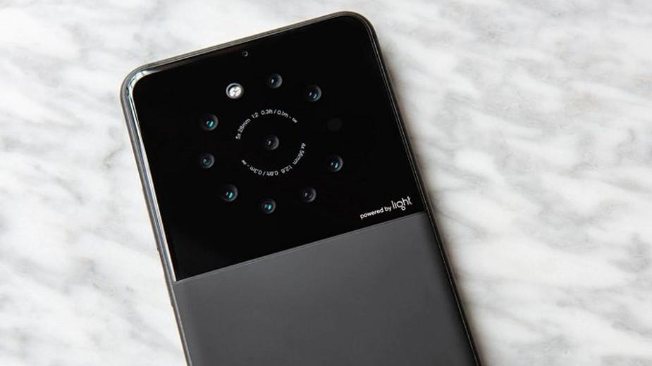 Light stworzy smartfon z 9 aparatami z tyłu. Kto da więcej?