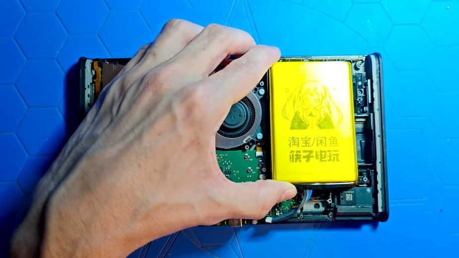 Modder za grosze zwiększa baterię Switch 2. Ponad godzina więcej zabawy
