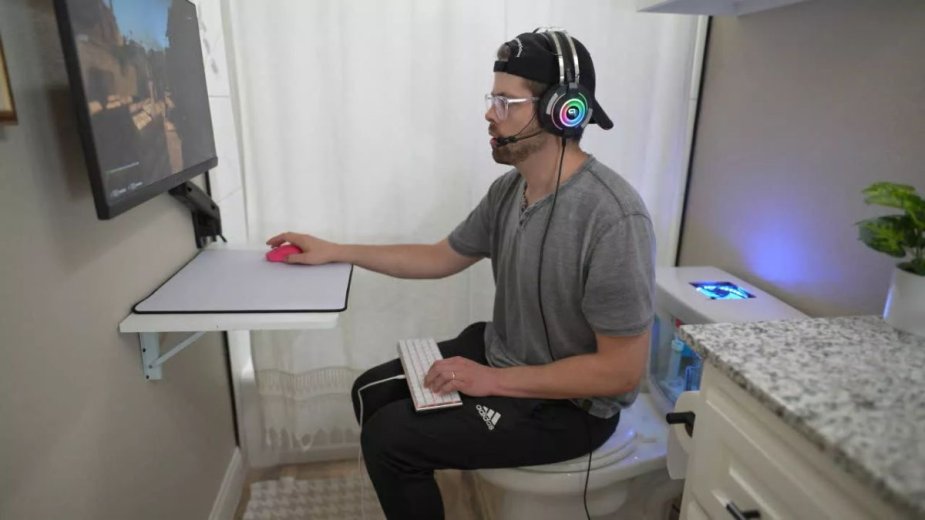 Modder zamienił toaletę w pełni funkcjonalny gamingowy PC