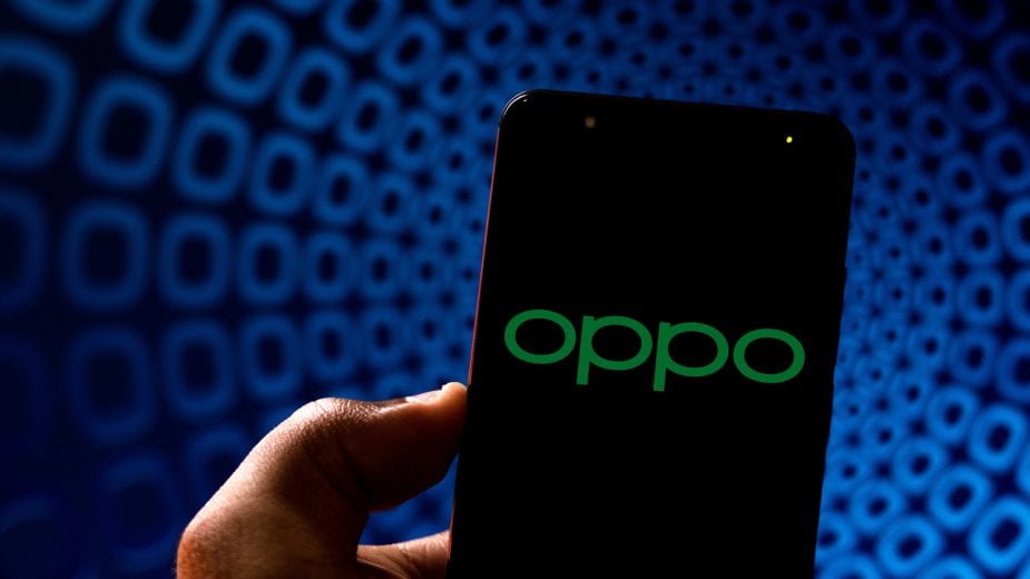 Oppo Reno 13 i Reno 13 Pro pozują do zdjęć. Co ciekawe, mają podobne bebechy