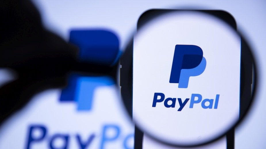 PayPal zamyka konta z powodu ideologii politycznych. Firma kończy z darmowymi zwrotami produktów