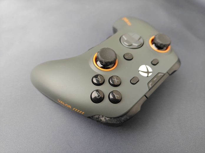 SCUF Valor Pro Wired - test pada "pro", który jest (nieco) lżejszy dla portfela