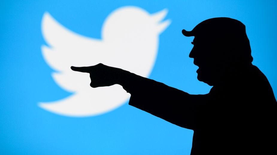 Twitter naginał własne zasady, żeby zbanować Trumpa i współpracował przy tym z FBI