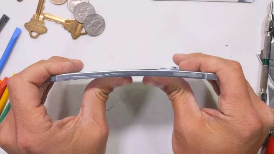 Ultrasmukły Samsung Galaxy S25 Edge zaskakuje wytrzymałością