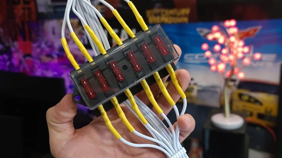 Zbudował własną skrzynkę bezpieczników do RTX 4090. Nie ma co czekać na Nvidię