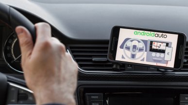 Android Auto zamieni twoje PDFy w audiobooki. Samochód przeczyta ci dokumenty
