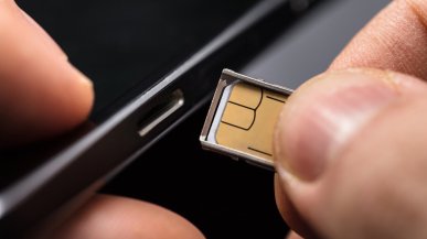 Koniec ery fizycznych kart sim w iPhonie? Apple zmusza Europę do eSim