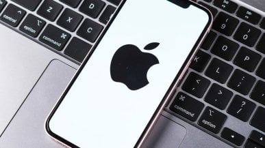 Apple za wszelką cenę chce odblokować sprzedaż iPhone'a. Na stole 10 mln dol.