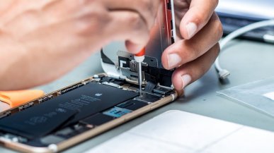 Apple rozpoczyna sprzedaż części do iPhone'ów i komputerów Mac oraz udostępni instrukcje napraw