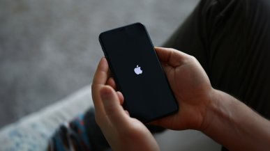 Apple rozwiązało największy problem składanych smartfonów. Zagięcia ekranu odejdą do historii