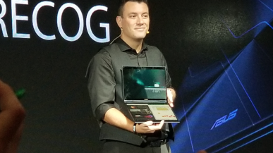 Asus pokazuje prototyp laptopa z dwoma ekranami i sztuczną inteligencją