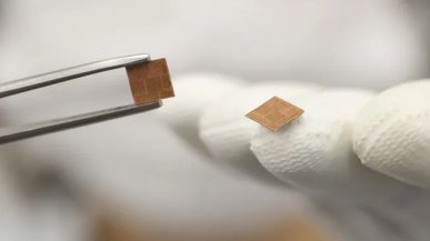 Czas na cieńsze smartfony i większe baterie. LG idzie w miedź