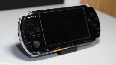 Counter-Strike uruchomiony na PSP. Gra osiąga stabilne 60 FPS