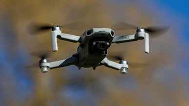 DJI zaprzestaje sprzedaży dronów w Rosji i Ukrainie. Nie chce, by były używane militarnie