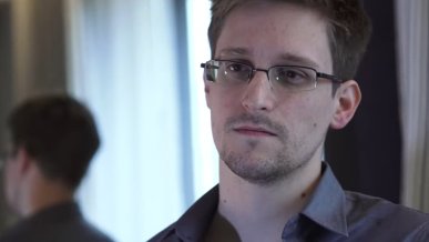 Edward Snowden przyjął rosyjskie obywatelstwo - akurat w trakcie masowego poboru do wojska