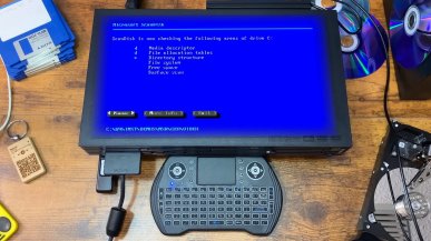 Ten eksperyment to czyste retro szaleństwo. Windows 95 odpalony na PS2