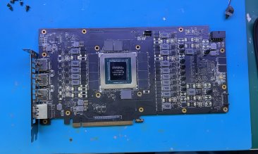 Fałszywe GeForce RTX 4090 zalewają internet. W środku zamiast GPU znaleziono... plastik