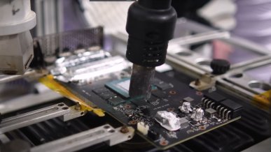 GeForce RTX 3070 z 16 GB pamięci zalicza bardzo duży skok wydajności