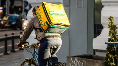 Elektronikę na dowóz zamówisz przez aplikację Glovo. Kabelek i burger?