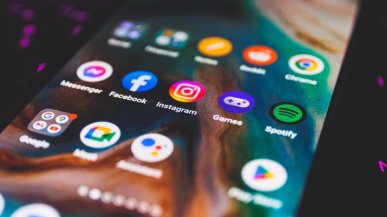 Co oznacza niebieska kropka w Androidzie? Google daje znać, że cię namierza