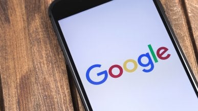 Smartfon Google z funkcją rozmów z wyszukiwarką. Ciekawe, czy zapłacą twórcom treści