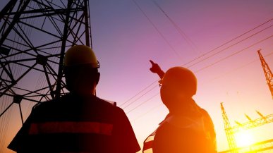 Google potrzebuje tyle energii, że zaczyna szkolić elektryków na masową skalę