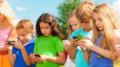Google uniemożliwi dzieciom wysyłanie niektórych SMS-ów bez zgody rodzica. Nowe funkcje kontroli...