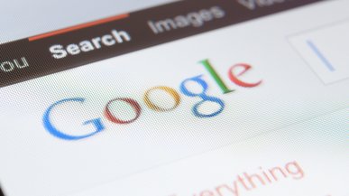 Google wydaje krocie, by jego wyszukiwarka internetowa była domyślną