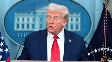 Hakerzy grożą ujawnieniem maili Trumpa. Podobno wpłynęli też na wynik wyborów