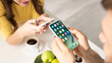Tak ma wyglądać składany iPhone. Rendery smartfona wyciekły do sieci