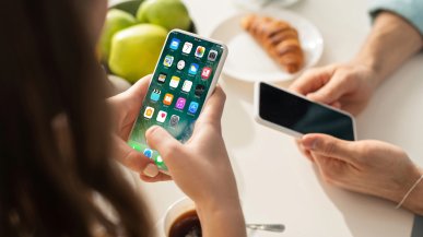iPhone wciąż numerem jeden wśród nastolatków. Apple umacnia dominację mimo rosnącej konkurencji