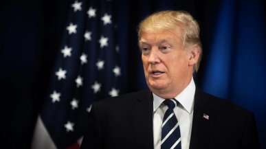 iPhone za milion monet? Trump chce, żeby Apple skręcało je na własnym podwórku, ale czy to realne?