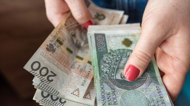 Koniec z przelewami „w ciemno”? Nowe unijne przepisy zmienią sposób wysyłania pieniędzy