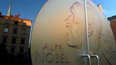 Laureat Nagrody Nobla przewiduje AGI w ciągu dekady i ostrzega przed przyszłością bez pracy
