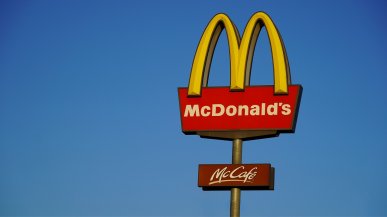 McDonald's zawiesza działalność w Rosji, a internauci wystawiają jedzenie na aukcjach internetowych
