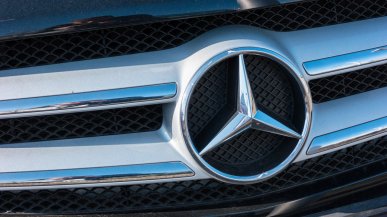 Mercedes-Benz wycofuje się z planów przejścia w 100% na elektryki. Auta spalinowe wciąż w grze