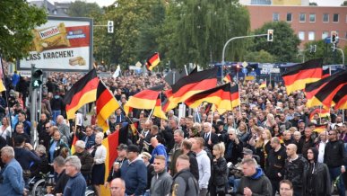 Niemcy: Rząd tworzy setki fałszywych kont „prawicowo-ekstremistycznych” w mediach społecznościowych