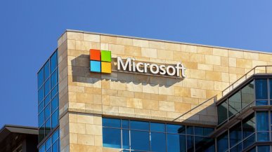 Nocna praca zabiła programistę? 35-latek zmarł w biurze Microsoftu