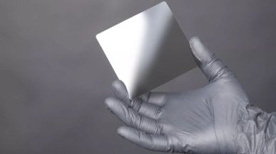 Zanurzyli nośnik danych we wrzątku i wrzucili do pieca. Ceramiczne szkło to przyszłość 
