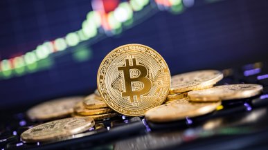 Oszustwa kryptowalutowe w 2025 roku. AI napędza rekordowe straty