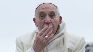 Papież Franciszek pochwala rozwój sztucznej inteligencji, choć sam stał się jej ofiarą