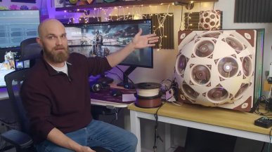 PC z kopułą z 15 wentylatorów. Wygląda dziwnie, ale robi robotę