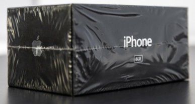 Pierwszy iPhone sprzedany za rekordową kwotę. Ponad 280 tys. zł za 16-letni telefon