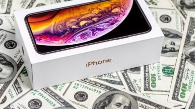 Posiadacze iPhone'ów są bogatsi, dlatego płacą więcej za usługi. No i mamy pozew...